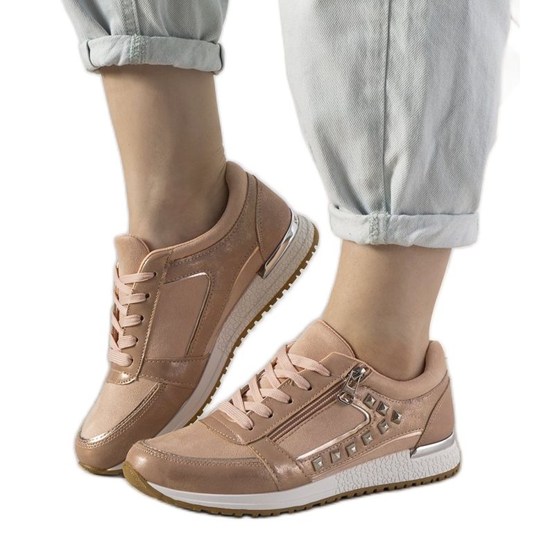 Růžové sportovní tenisky zdobené cvočky Daphne růžový