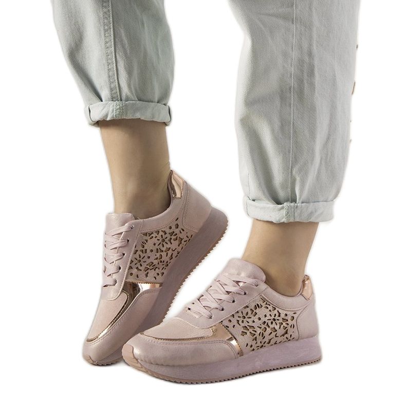 Růžové sportovní tenisky s prolamovaným vzorem festivalu růžový Růžové sportovní tenisky s prolamovaným vzorem festivalu růžový