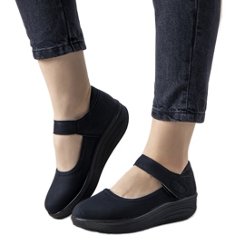 Černé boty na tlusté podrážce Lumen černý