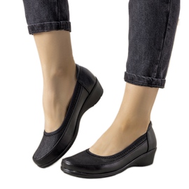 Černé boty na tlusté podrážce Vontare černý