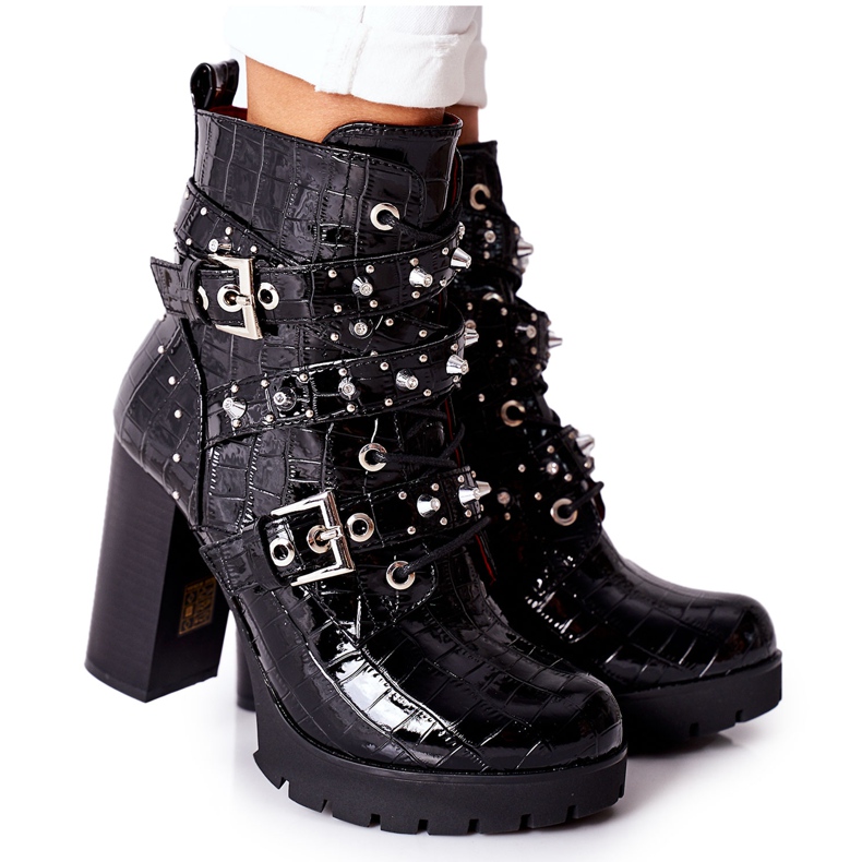 BM Boty na sloupku černý lakovaný krokodýl Wombridge černá