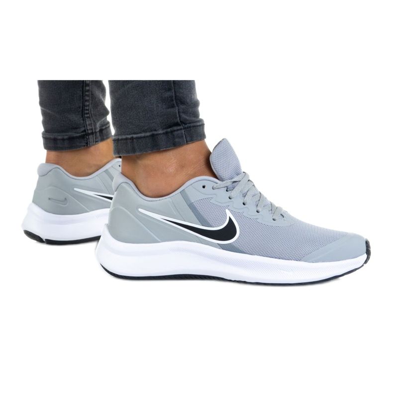 Boty Nike Star Runner 3 (GS) W DA2776-005 šedá Boty Nike Star Runner 3 (GS) W DA2776-005 šedá
