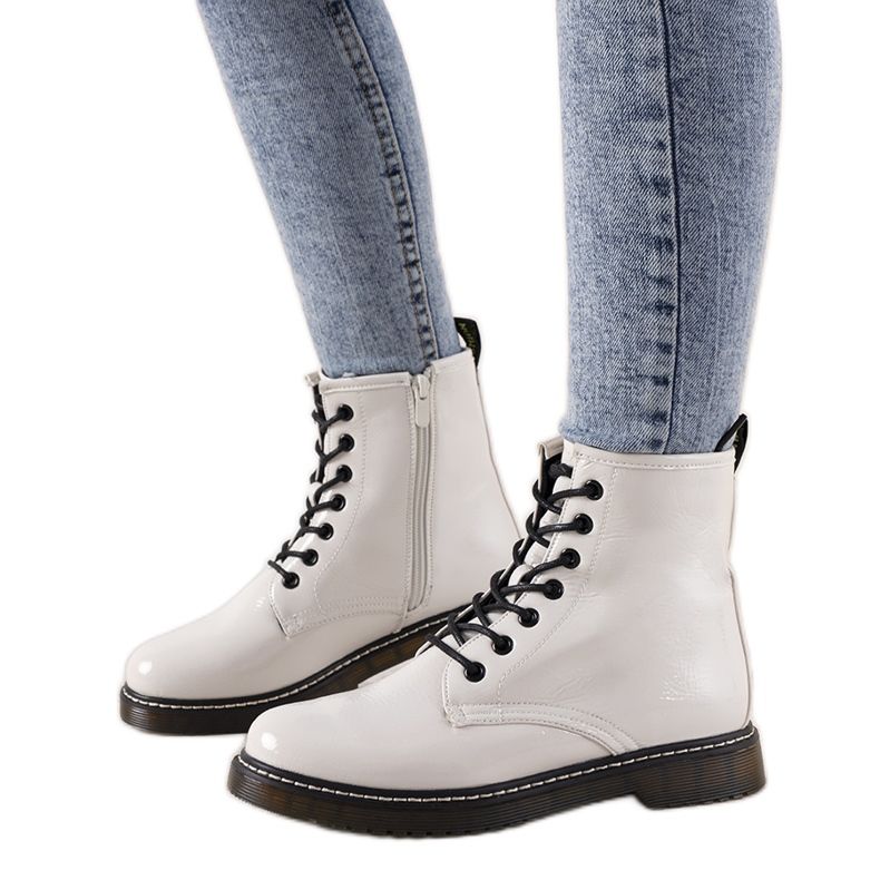 Dámské bílé lakované kozačky Peve bílý Dámské bílé lakované kozačky Peve bílý