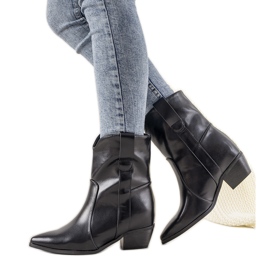 Černé kovbojské boty na sloupku Perlage černá