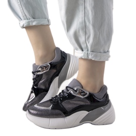 Černé tenisky na vysoké podrážce černý