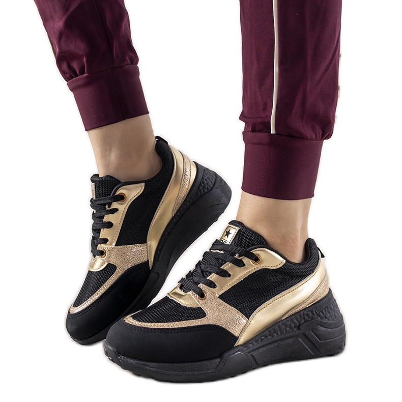 Černé tenisky se zlatými vložkami Montessori černá