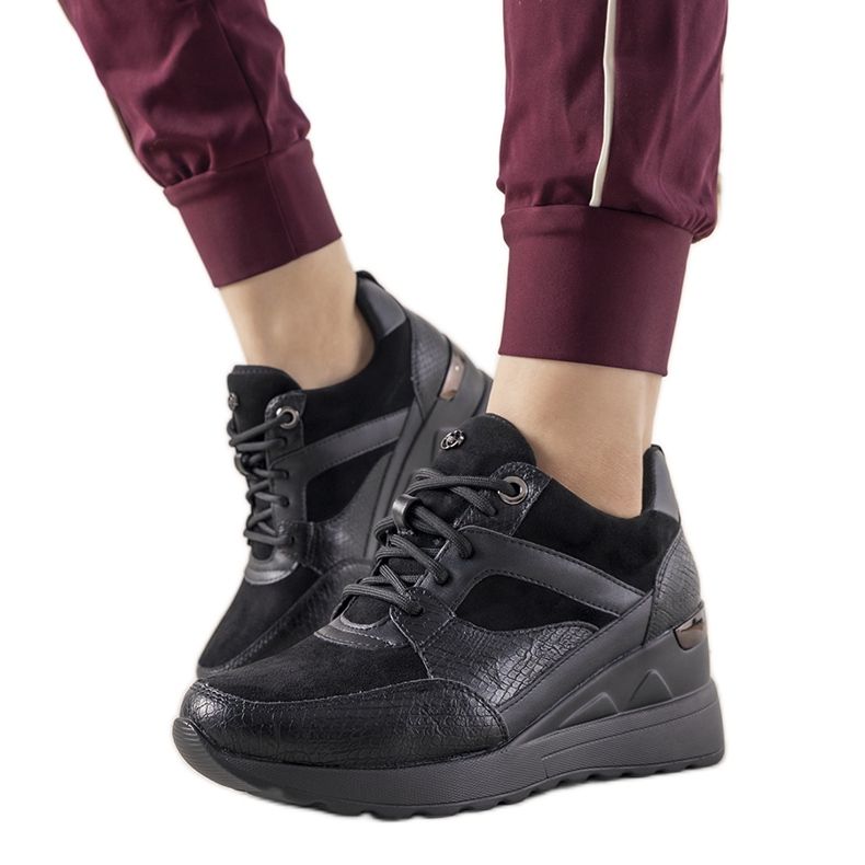 Černé tenisky se vzorem hadí kůže od Halsey černá