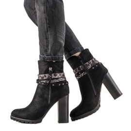 Černé semišové kozačky na sloupek pro ženy Barella černá Černé semišové kozačky na sloupek pro ženy Barella černá