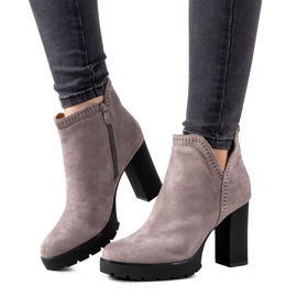 Šedé boty na sloupku Bushido šedá