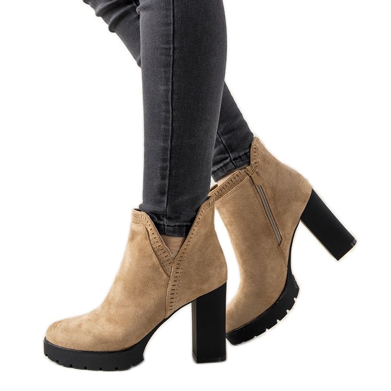 Béžové kozačky na sloupku Bushido béžový