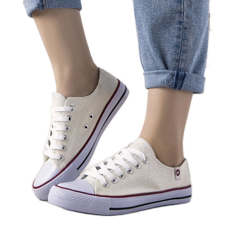 Krémově lesklé lesklé tenisky pro hosty béžový