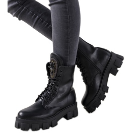 Černí lovci s ozdobným romským jazykem černý