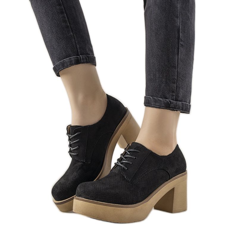 Černé šněrovací kotníkové boty na sloupku Cascio černá