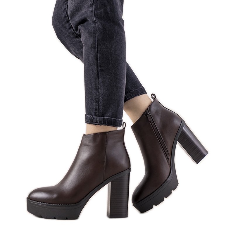 Hnědé klasické kozačky na dámský post My Need hnědý