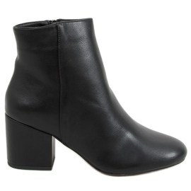 Černé kozačky na nízkém podpatku 9K6049-1PU Black černý