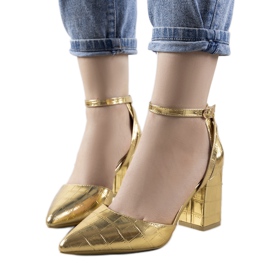 Zlaté lodičky na Daviesově pilíři zlatý Zlaté lodičky na Daviesově pilíři zlatý