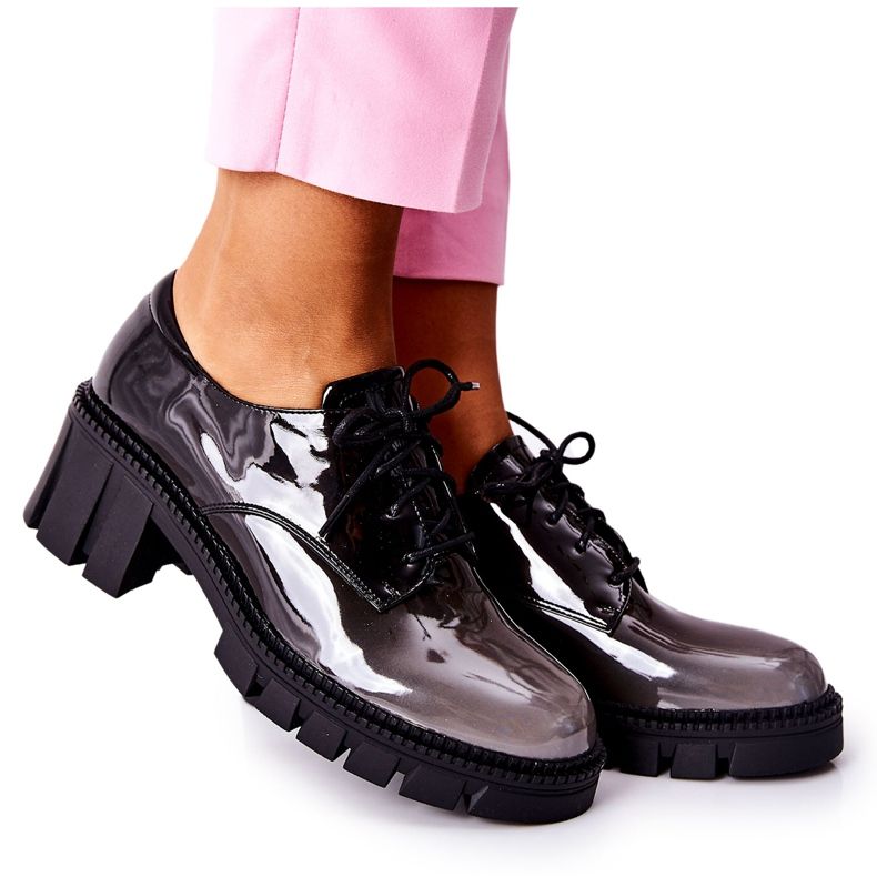 S.Barski Lakované, svázané černo-šedé boty Mosa černá šedá