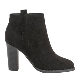 Černé kotníkové boty na sloupku Pinata černá Černé kotníkové boty na sloupku Pinata černá