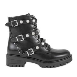 Black ozdobil pracovníky Gamy černý