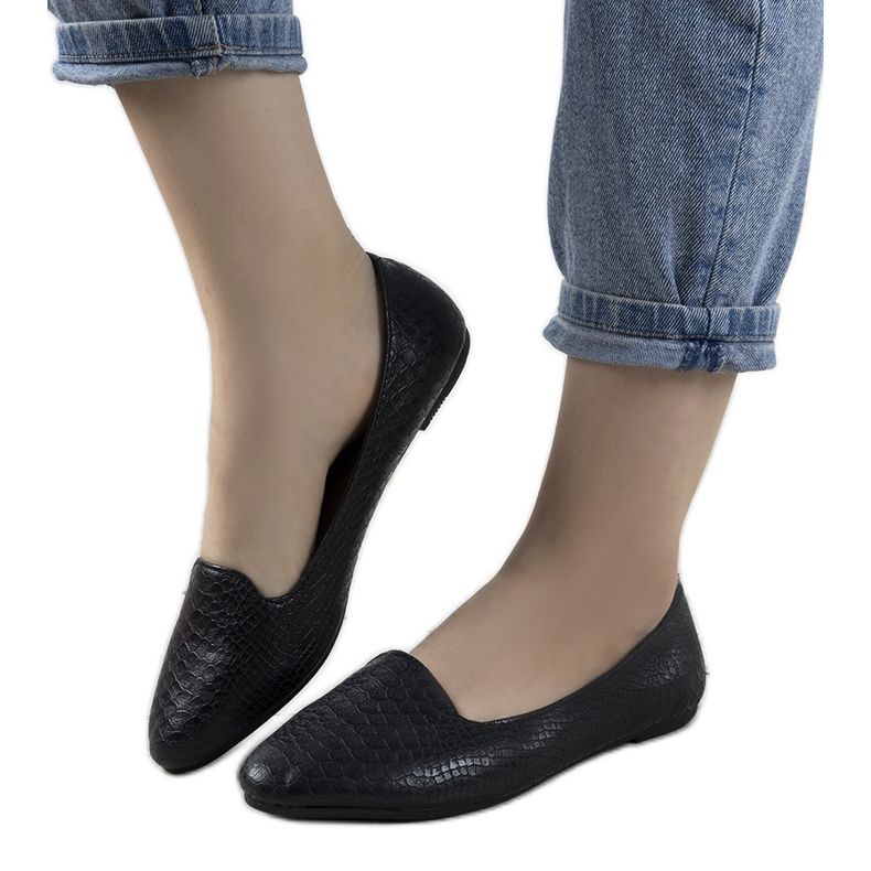 Černé balerínky ve vzoru krokodýlí kůže Aupra černá