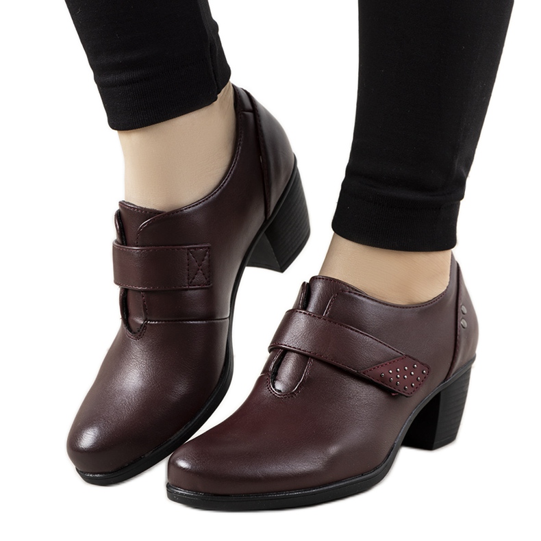 Kaštanové brogues na postu Biermanna červené vícebarevný Kaštanové brogues na postu Biermanna červené vícebarevný