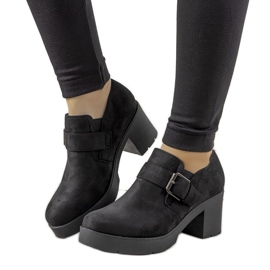 Černé boty na postu Leonie černá