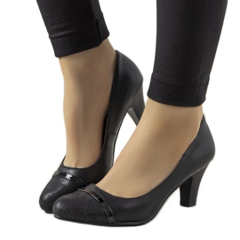 Černé lodičky na sloupku Molina černá