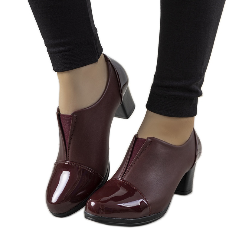 Maroon brogues na postu Villarealu červené Maroon brogues na postu Villarealu červené