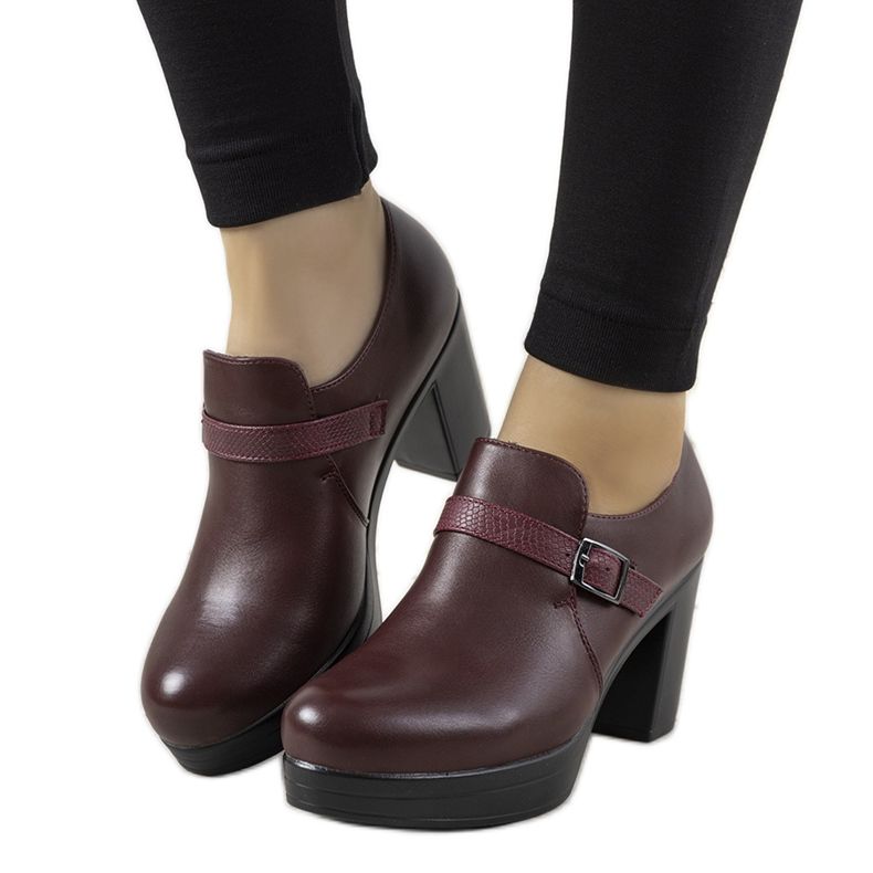 Kaštanové brogues na postu Hersilia červené Kaštanové brogues na postu Hersilia červené