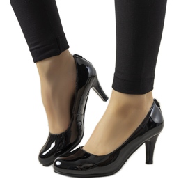 Černé lakované lodičky na sloupku Zamora černá