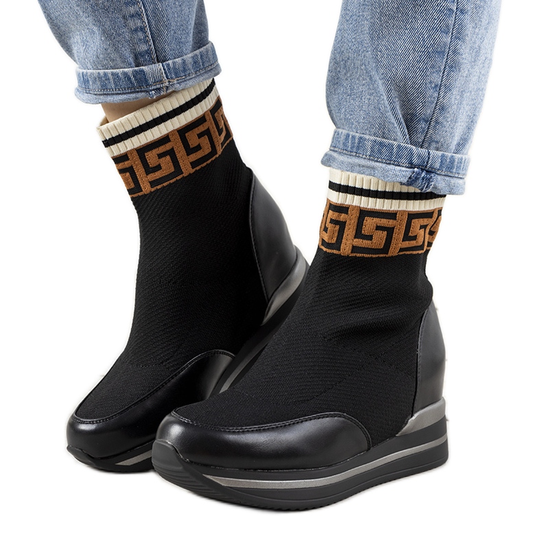 Černé klínové tenisky Wanda černá