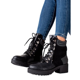 Janessa Černý Workers Snake Print