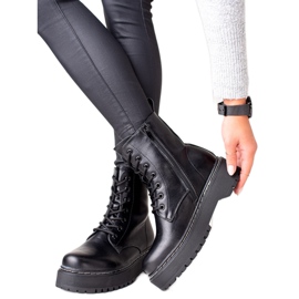 Evento Černí lovci na platformě černý