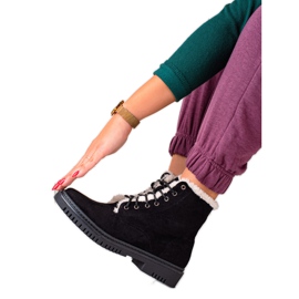 TRENDI Trapery s kožešinou na svršku černá TRENDI Trapery s kožešinou na svršku černá