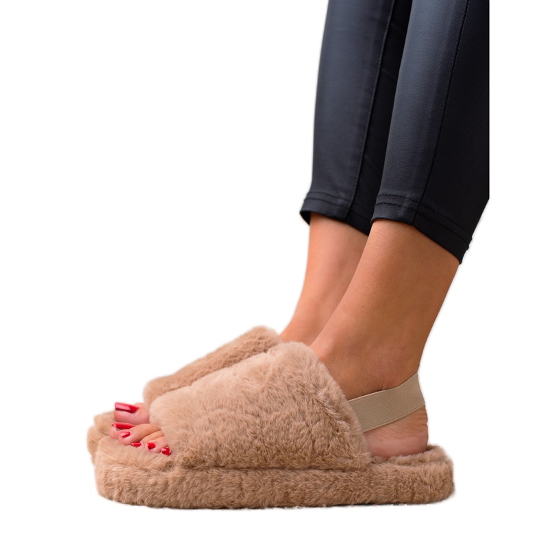 TRENDI Hnědé pantofle na gumě hnědý