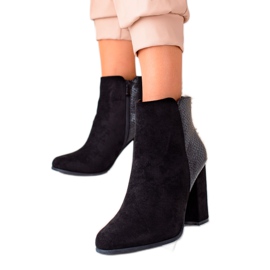 Janessa Stylové černé kozačky na sloupku černá Janessa Stylové černé kozačky na sloupku černá