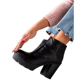 Janessa Boty s eko kůží na platformě černý