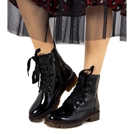 Evento Černé lakované kozačky Delphine černý