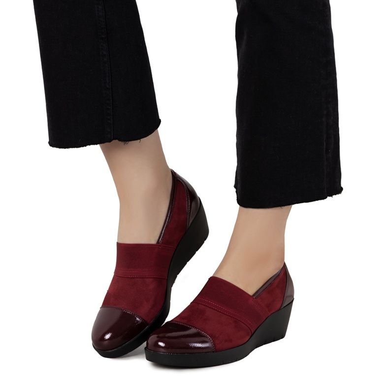 Kaštanová brogues na klínu Lirienne červené