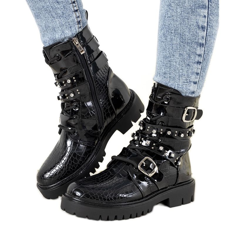 Černá patentovaná plochá obuv Albertine