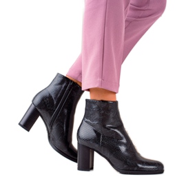 TRENDI Hadí tiskové boty na sloupku černá TRENDI Hadí tiskové boty na sloupku černá