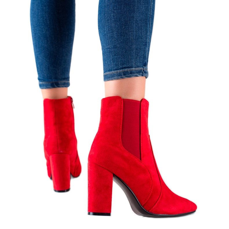 Marquiz Červené stylové boty na sloupku
