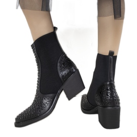 Černé kozačky zdobené cvočky Camus černý