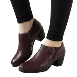 Burgundsko brogues na Bohmově postu červený