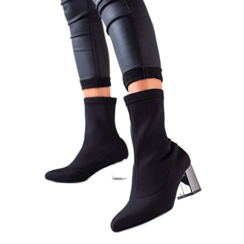 TRENDI Nazouvací boty se stříbrnou patou černá