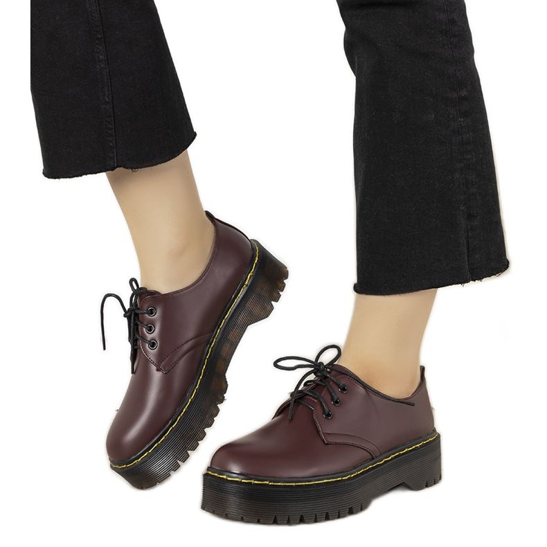 Kaštanové brogues na tlusté Ronde podrážce červené