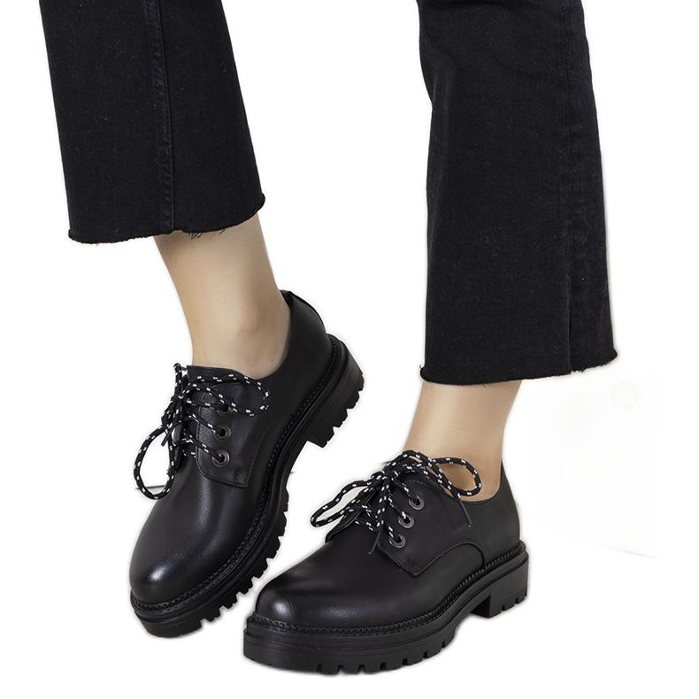 Černé boty na silné podrážce od Gingras černá