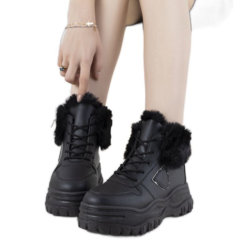 Černé tenisky s kožešinou Doreen černá Černé tenisky s kožešinou Doreen černá