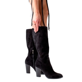 TRENDI Módní prolamované boty černý