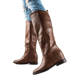 TRENDI Hnědé kozačky na klínku hnědý